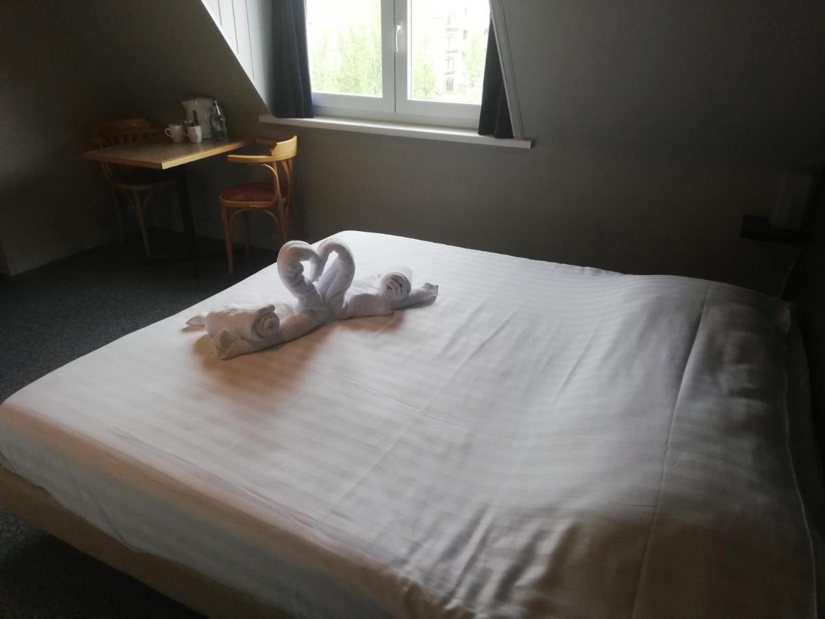 Logies Het Maantje Hotel De Panne Buitenkant foto