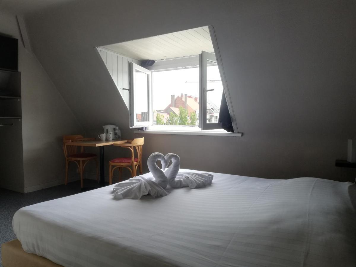 Logies Het Maantje Hotel De Panne Buitenkant foto