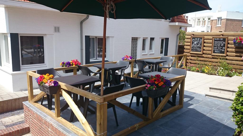Logies Het Maantje Hotel De Panne Buitenkant foto