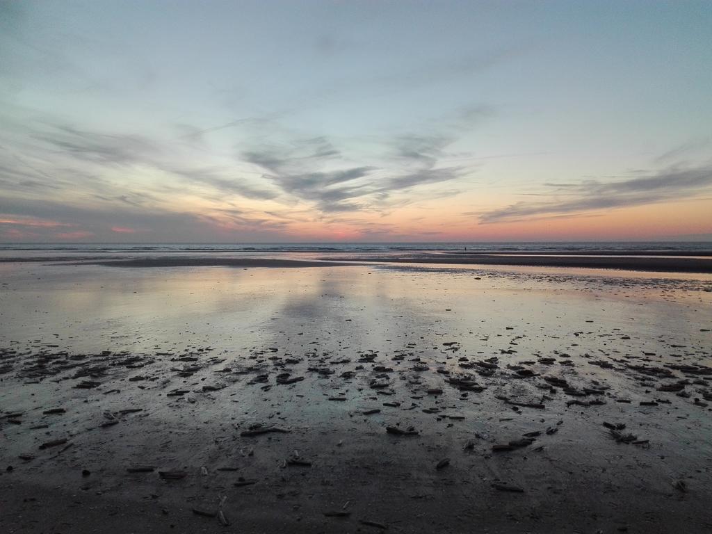 Logies Het Maantje Hotel De Panne Buitenkant foto