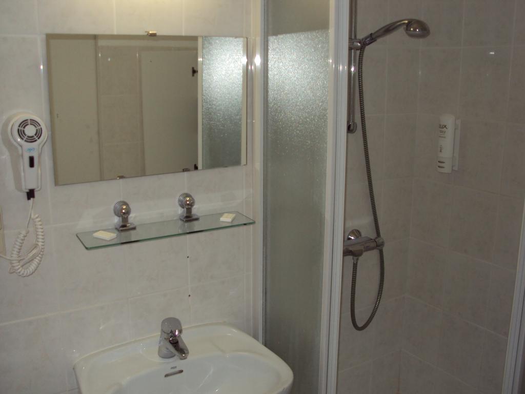 Logies Het Maantje Hotel De Panne Buitenkant foto