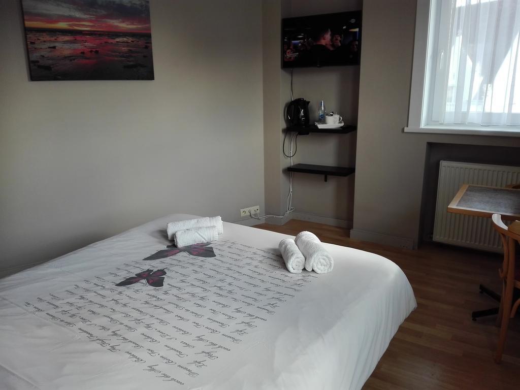 Logies Het Maantje Hotel De Panne Buitenkant foto