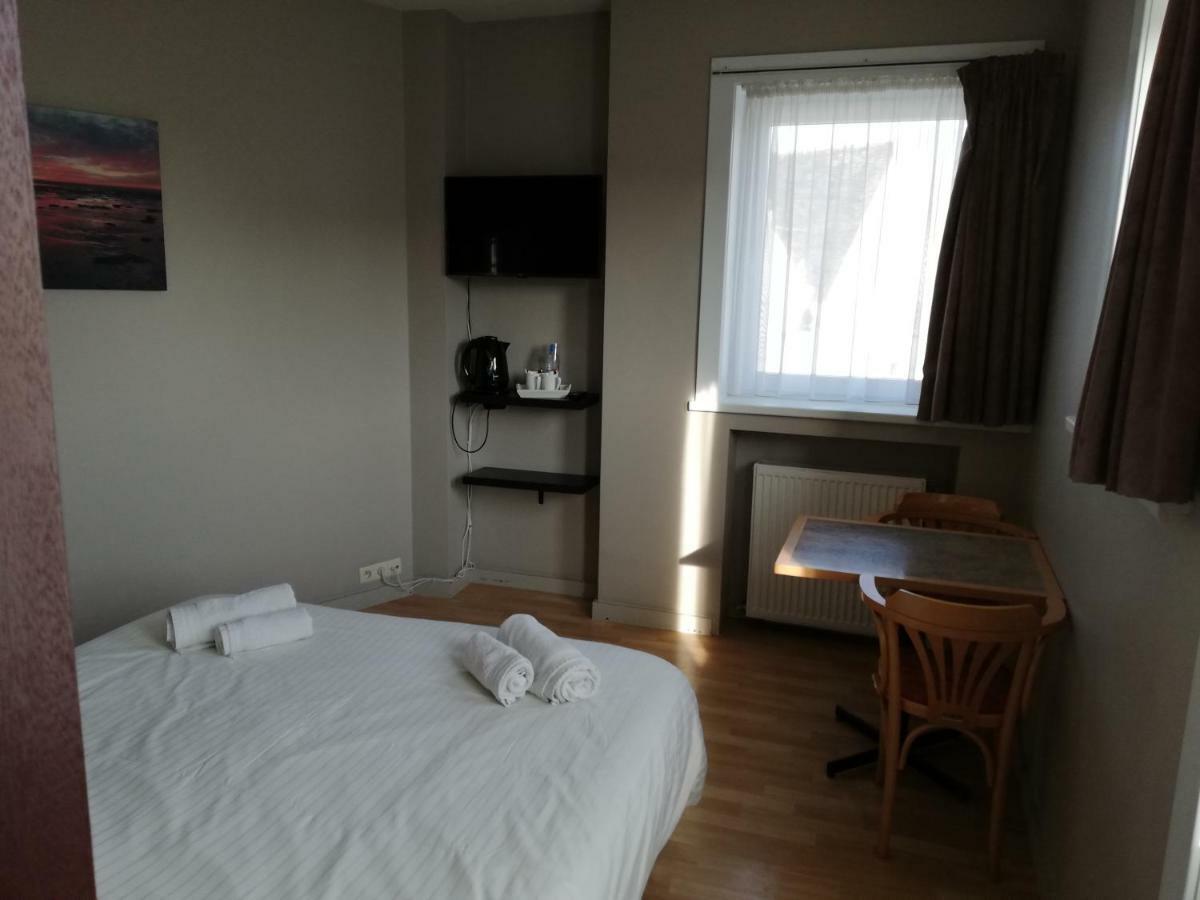 Logies Het Maantje Hotel De Panne Buitenkant foto