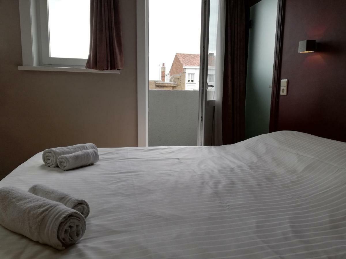 Logies Het Maantje Hotel De Panne Buitenkant foto